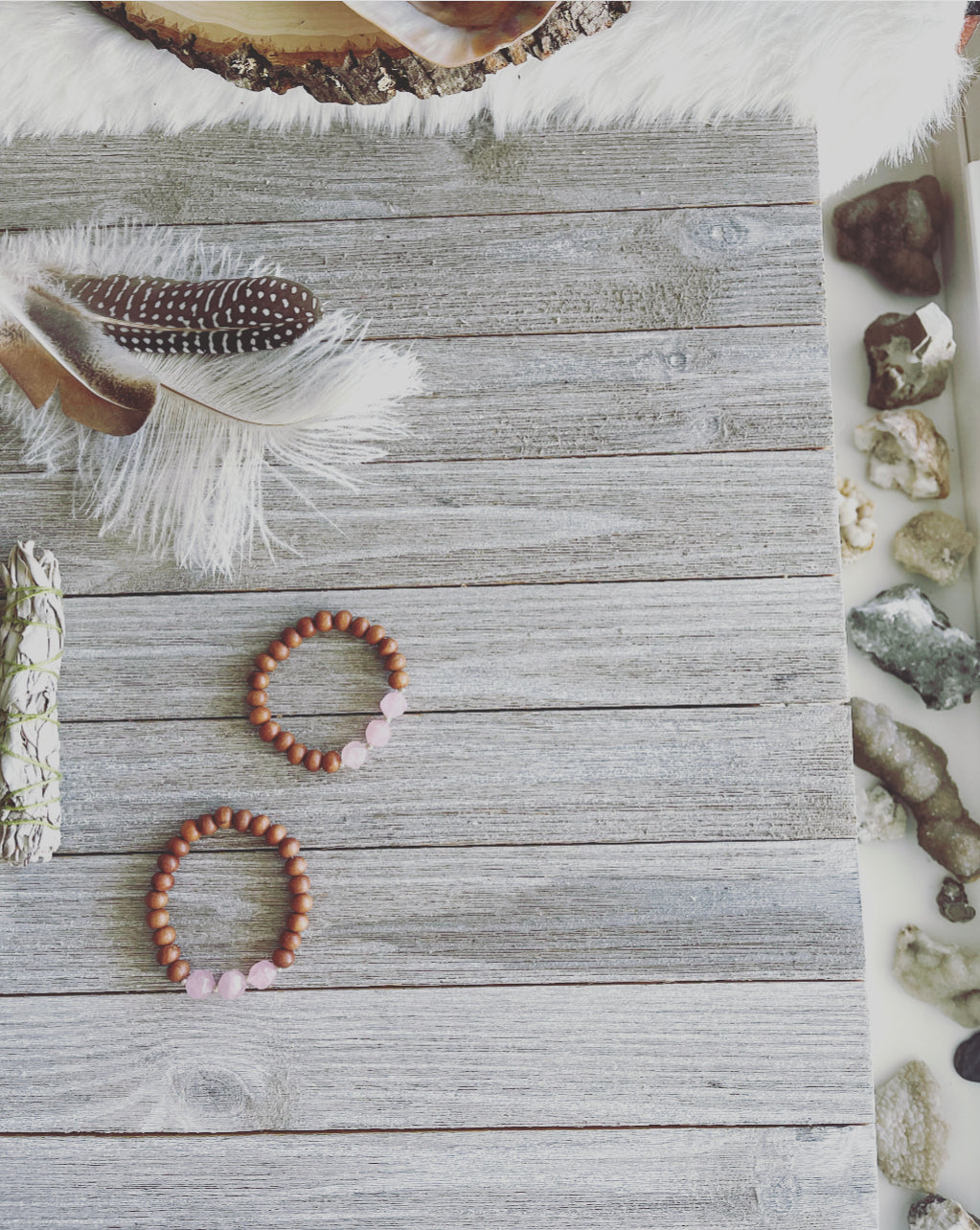 Rose Quartz and Sandalwood diffuser bracelet / Yoga bracelet  / Unisex diffuser bracelet / Pink bracelet // Crystal stretch bracelet